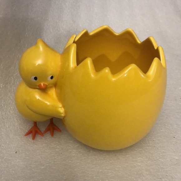 Yellow Chick with and egg shells decor/pot - Picture 1 of 12
